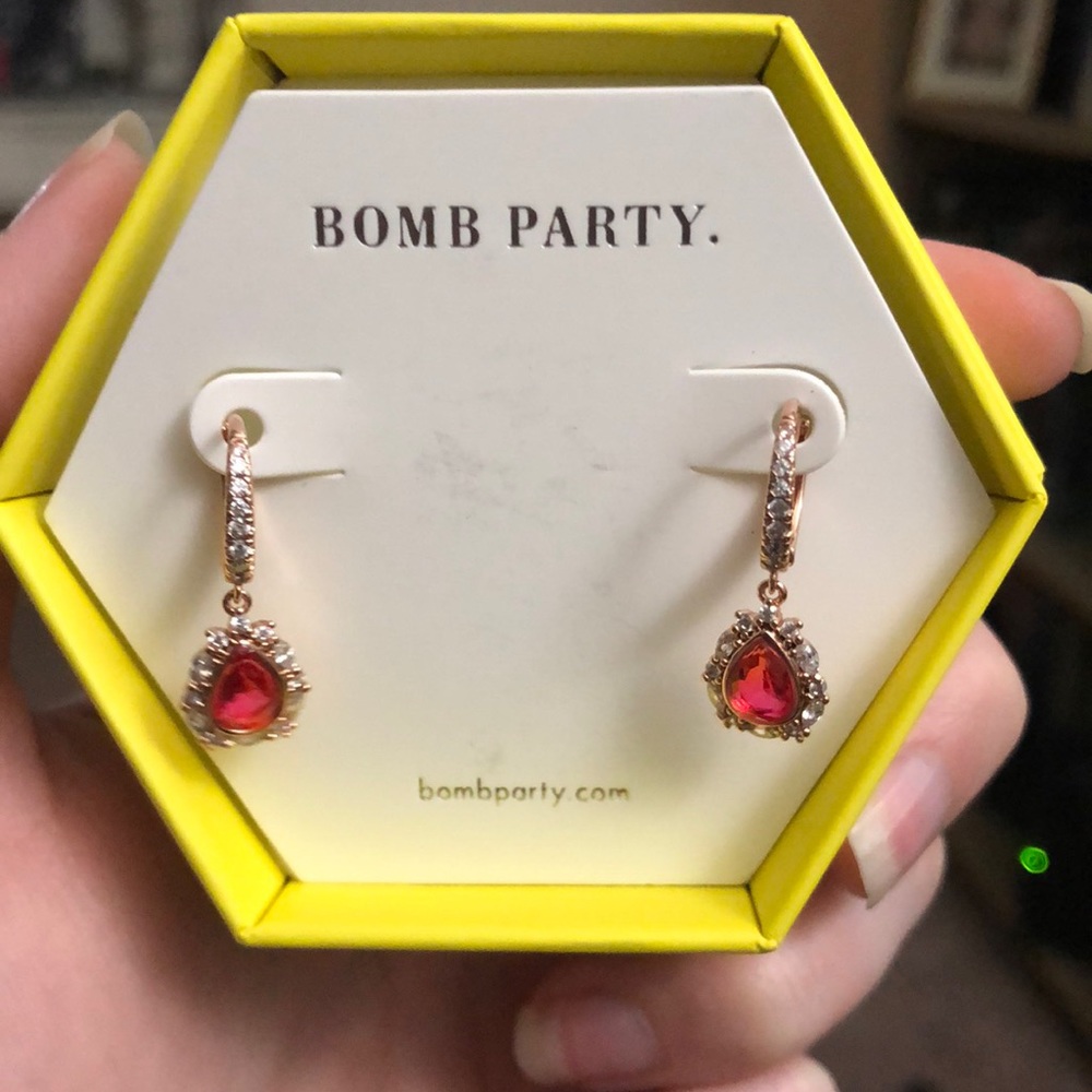 Women’s Dangly Earrings